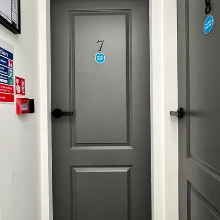 Guest house En-suit In A Shared House 122 Marshfield Bristol